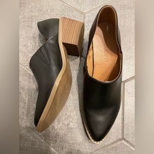 CYNTHIA ROWLEY Eddie Black Low Cut BOOTIE Faux Leather